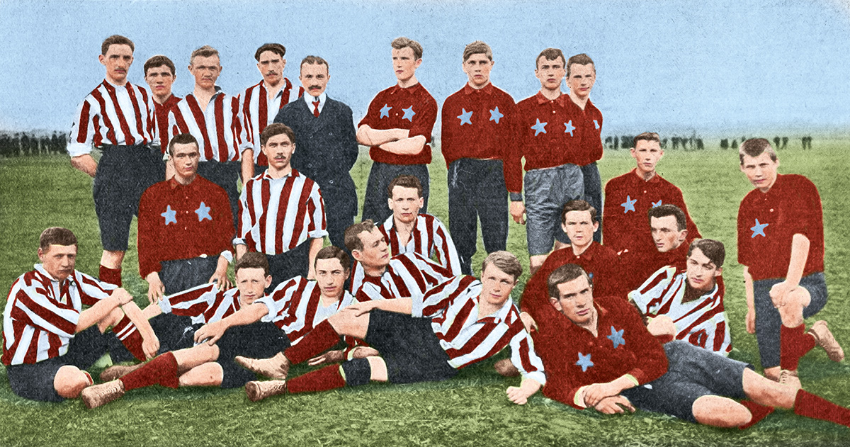 Historia derbowych pojedynków Wisła–Cracovia sięga 1908 r. Na zdjęciu dwie krakowskie drużyny w 1909 r. Franciszek Brożek w ciemnej koszulce, na pierwszym planie. Źródło: rocznikpilkarski.pl