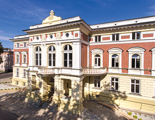 Budynek Starostwa Powiatowego w Nysie – widok współczesny. Źródło: powiat.nysa.pl