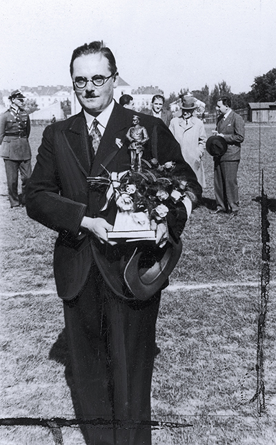 Tadeusz Kuchar, starszy brat Wacława na boisku Lwowskiego Klubu Sportowego „Pogoń” Fot. NAC