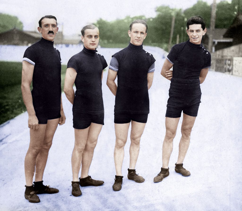 Polscy kolarze na międzynarodowych zawodach w Warszawie w 1925 r. Od lewej: Franciszek Szymczyk, Józef Lange, Stanisław Podgórski i Józef Oksiutycz. Źródło: Narodowe Archiwum Cyfrowe