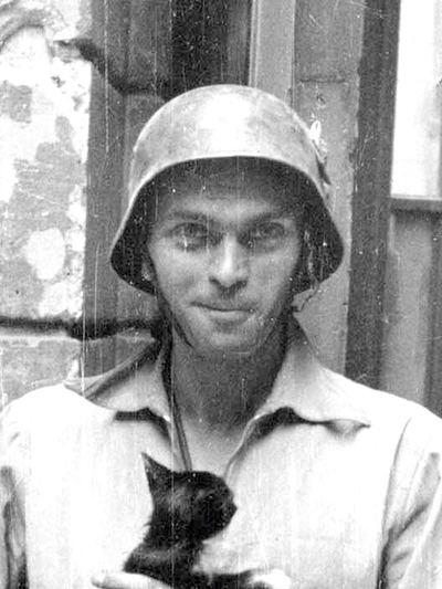 Eugeniusz Lokajski „Brok” podczas Powstania Warszawskiego Fot. Wikipedia