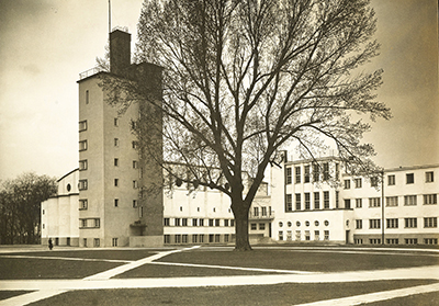 Centralny Instytut Wychowania Fizycznego w obiektywie znanego fotografa II RP Henryka Poddębskiego. Zdjęcie zostało wykonane przed 1939 r. Ze zbiorów Biblioteki Narodowej (za: Polona)