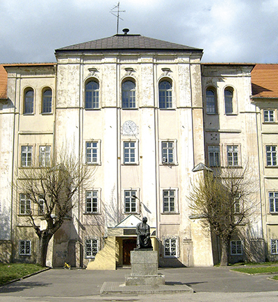 I Liceum Ogólnokształcące im. Bolesława Chrobrego (przed II wojną światową – gimnazjum) w Piotrkowie Trybunalskim, które ukończył Antoni Maszewski Fot. Wikipedia