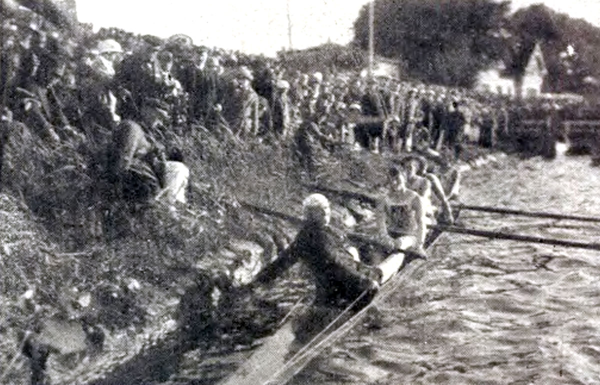 Mistrzowska osada AZS z Józefem Mazurkiem w składzie – Brdyujście, 1923 r. Fotografia opublikowana w piśmie „Sport Wodny” (nr 3/1930). Źródło: Jagiellońska Biblioteka Cyfrowa