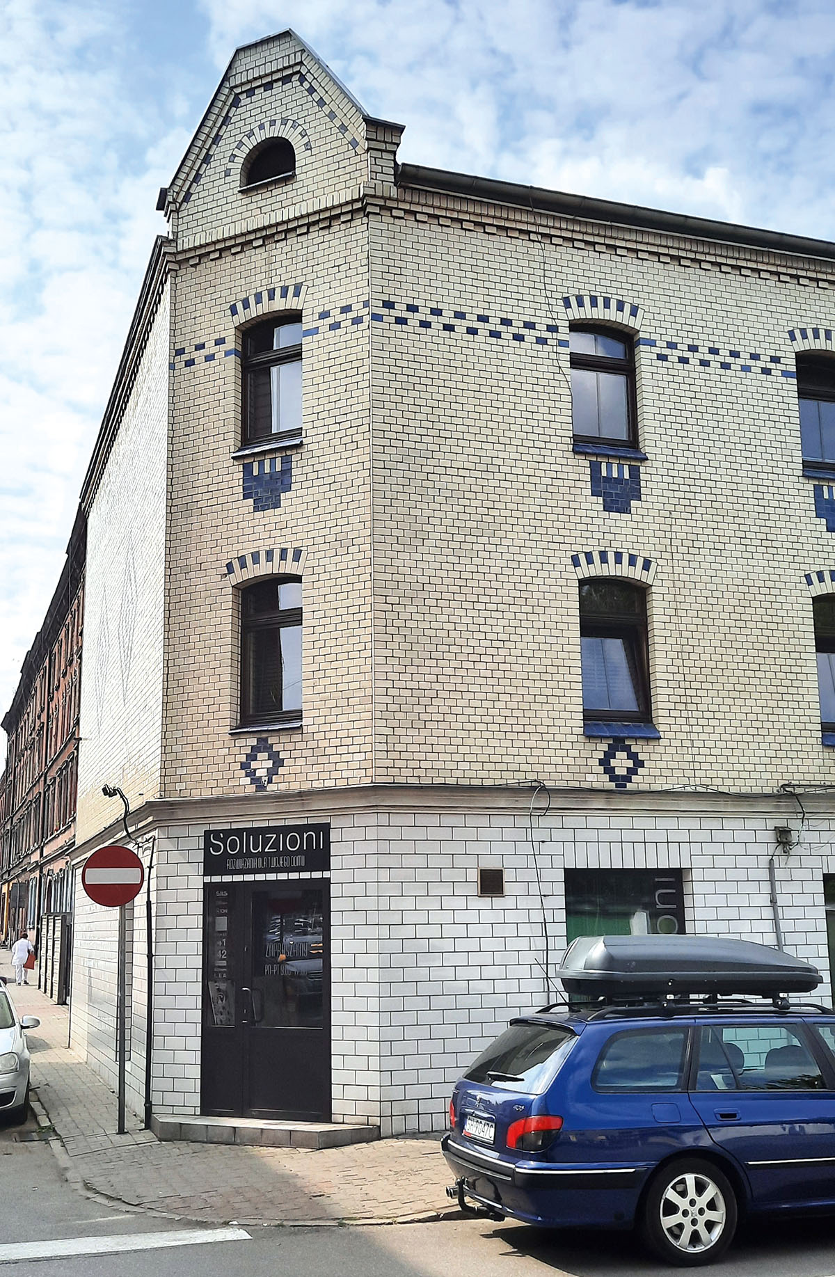 Współczesne zdjęcie budynku, w którym mieściła się karczma Teofila Paczyńskiego. To właśnie tu swój sprzęt sportowy składowali pionierzy Ruchu Chorzów. Fot. Robert Skowronek