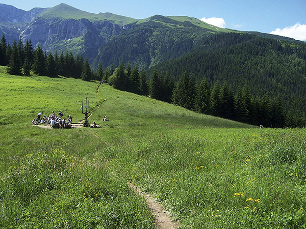 Przysłop Miętusi. Schronisko prowadzone przez Bronisławę Staszel-Polankową, spłonęło w niewyjaśnionych okolicznościach w 1986 r. Źródło: Wikipedia