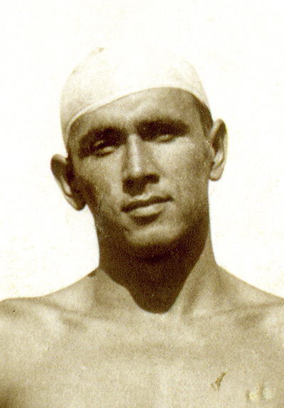 Jerzy Iwanow-Szajnowicz w czepku pływackim, 1934 r. Z prywatnego archiwum Leonardy Lambrianidu. Zdjęcie udostępnił Urząd do Spraw Kombatantów i Osób Represjonowanych