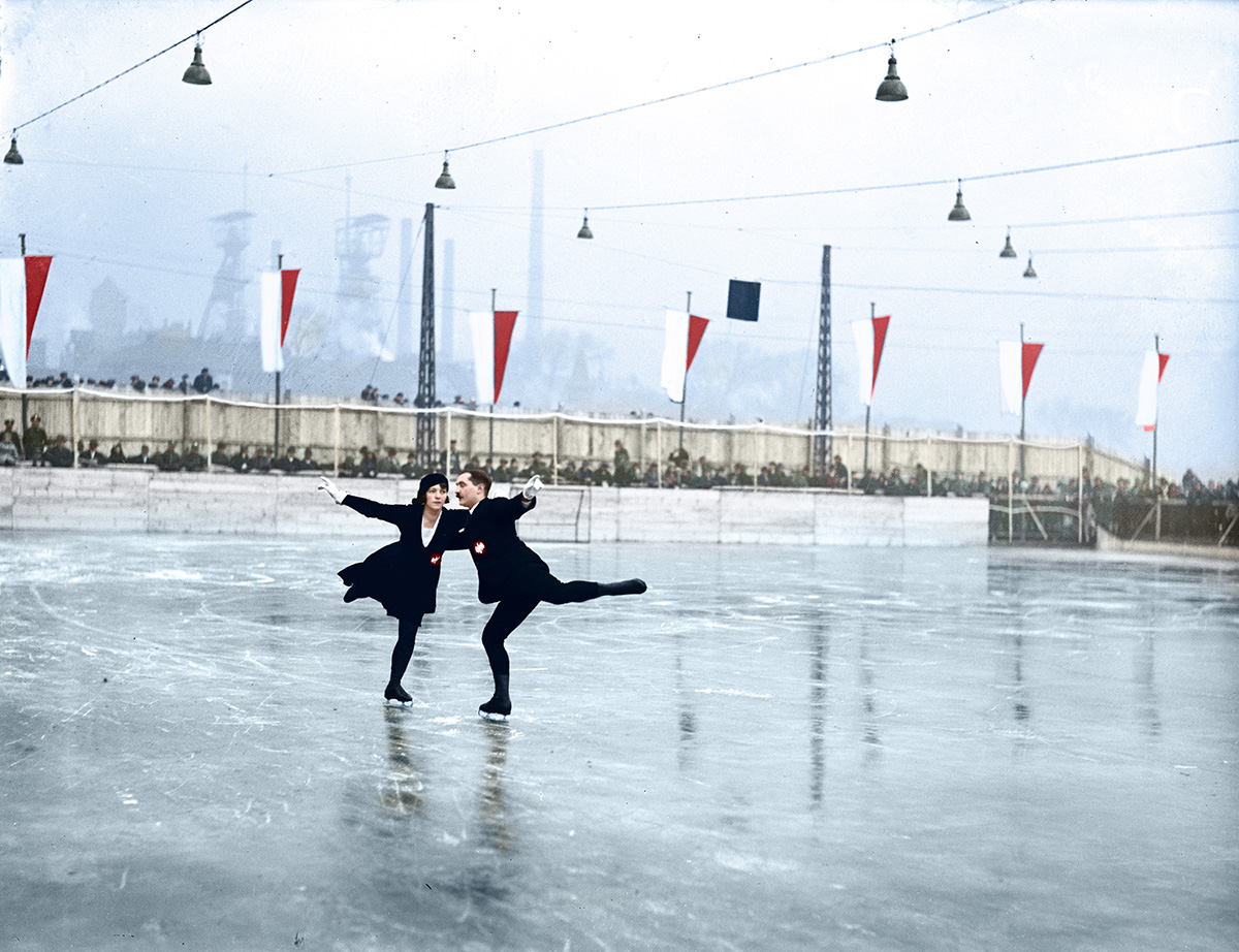 Popisowy układ taneczny w wykonaniu Zofii Bilorówny i Tadeusza Kowalskiego podczas otwarcia Torkatu, Katowice 1930 r. Źródło: Narodowe Archiwum Cyfrowe