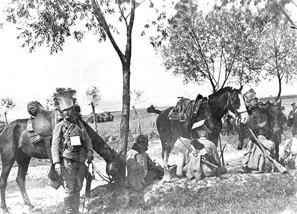 1. Pułk Ułanów I Brygady Legionów. Pierwszy z lewej Mariusz Zaruski. Źródło: Narodowe Archiwum Cyfrowe