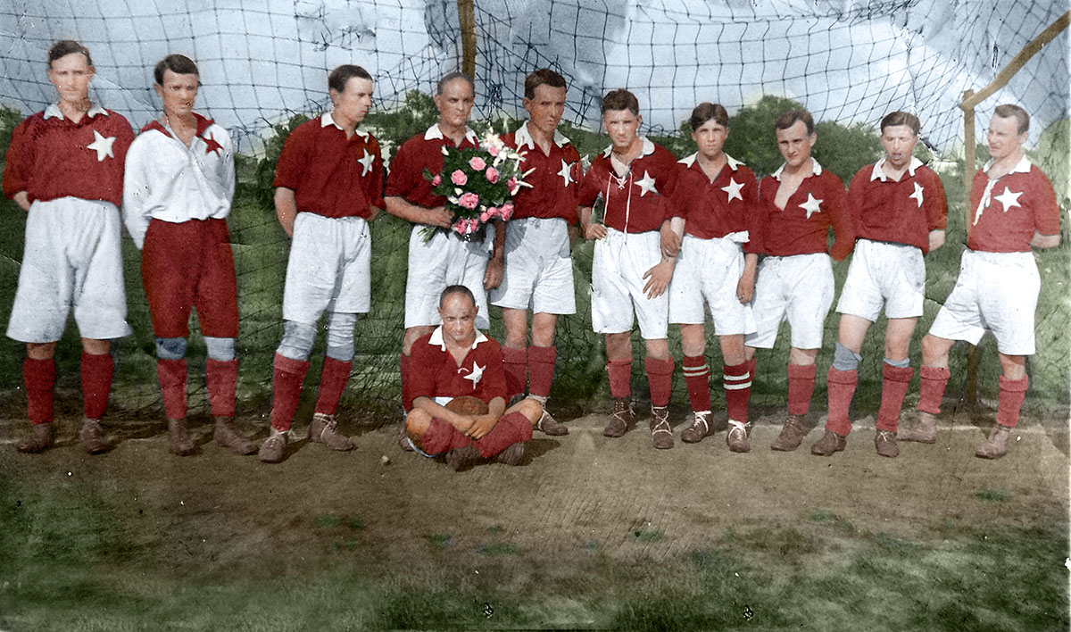 Drużyna Wisły w 1919 r. (Henryk Reyman stoi trzeci od lewej). Źródło: historiawisly.pl