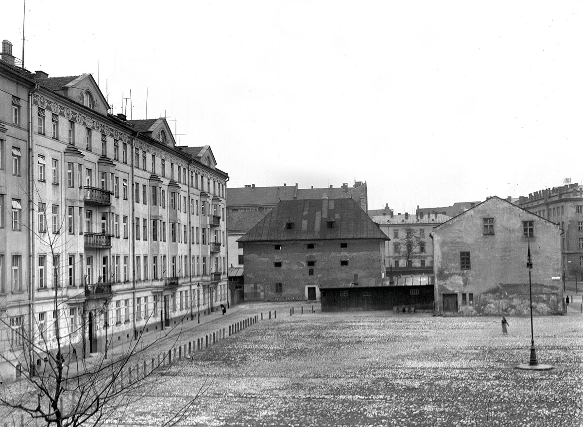 Plac przy ul. Jabłonowskich – to tu mały Henio zaczynał swoją przygodę z piłką. Źródło: Narodowe Archiwum Cyfrowe